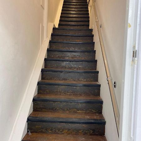 Lovely 1-Bedroom Loft Apartment Above Shop With Free Parking- Long Term Let Available Maldon Buitenkant foto