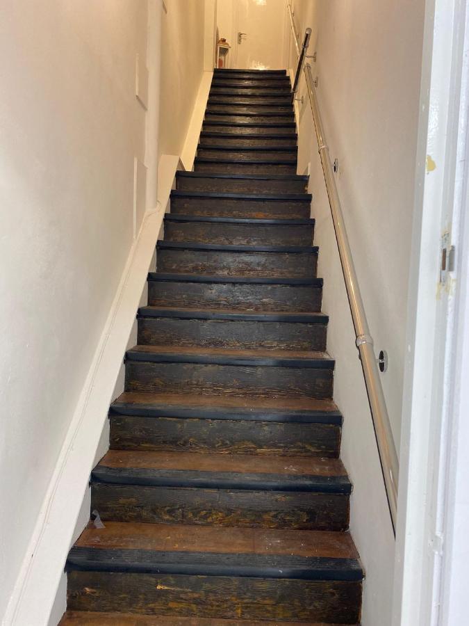 Lovely 1-Bedroom Loft Apartment Above Shop With Free Parking- Long Term Let Available Maldon Buitenkant foto